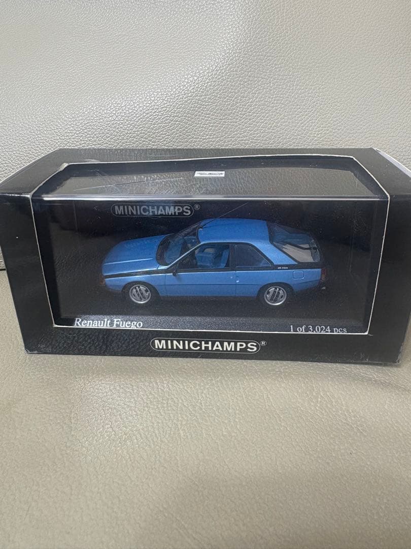 MINICHAMPS Renault Fuego 1980 青メタリック