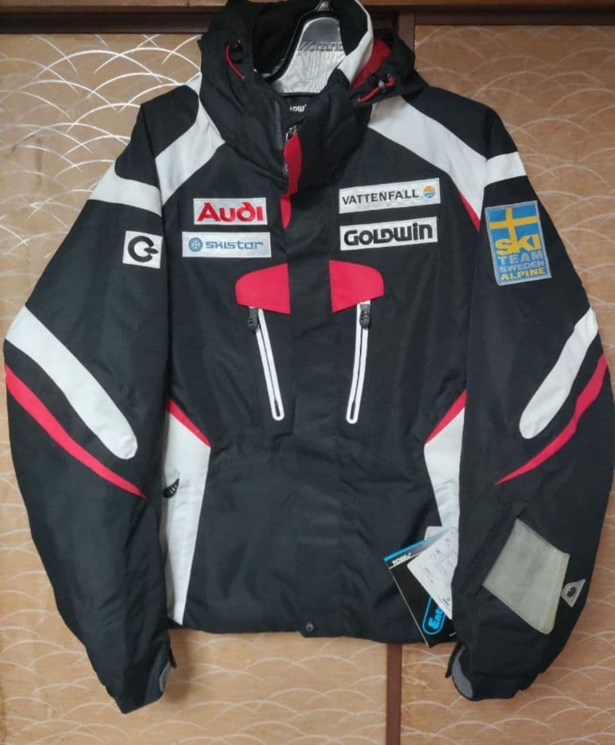 新品タグ付き保管品 G0LDWIN ゴールドウイン スウェーデンチームモデル