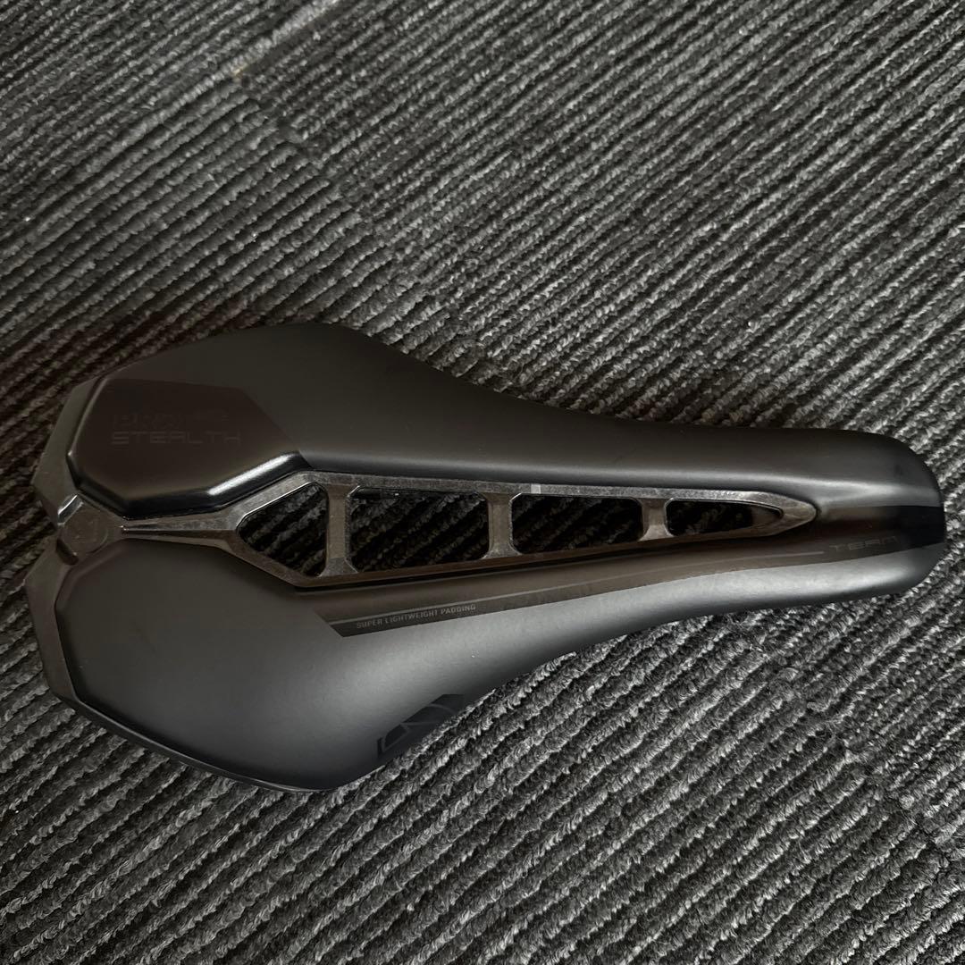 Pro ( プロ ) サドル STEALTH TEAM カーボン