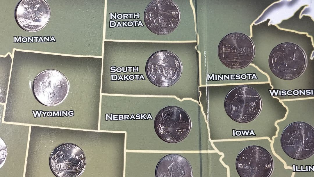 ♥♥。アメリカ25セントクォーター50州記念アルバム(56枚在中)。