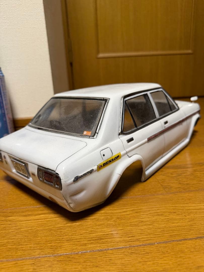 ラジコンボディ　10分の1 サニー