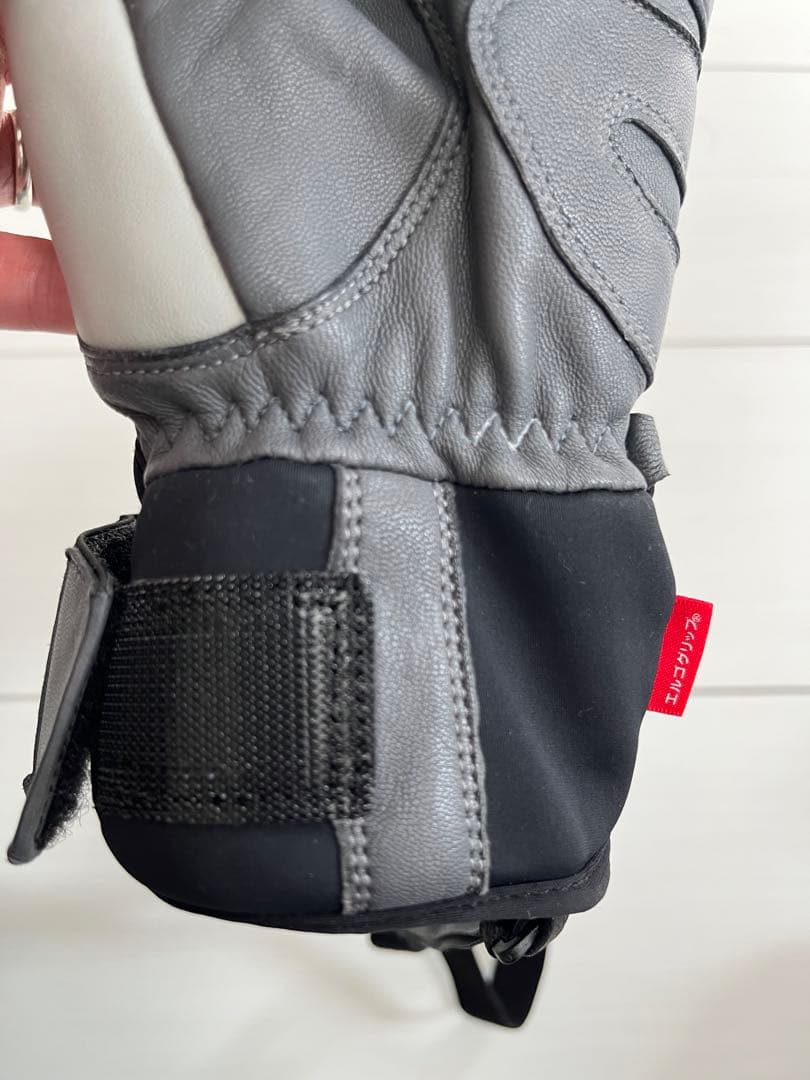 松岡手袋　グレー レザー 手首ストラップ付き