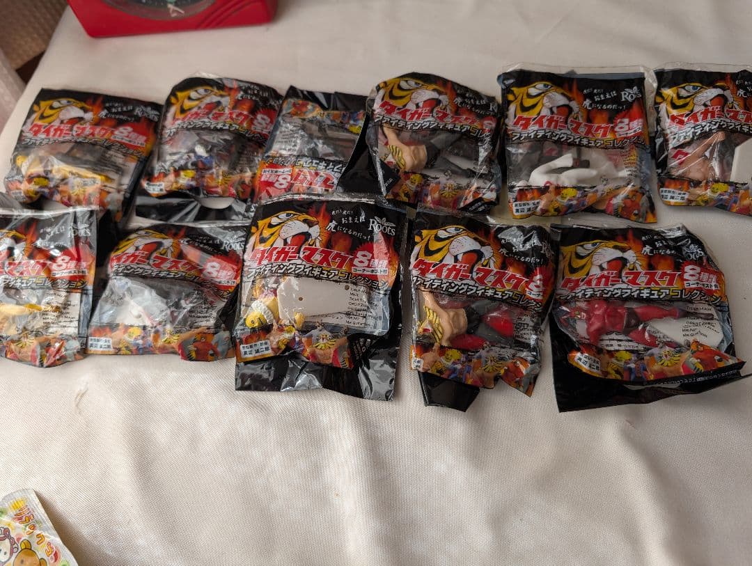 タイガーマスクフィギュア 11個セット + リラックマストラップ 30個以上