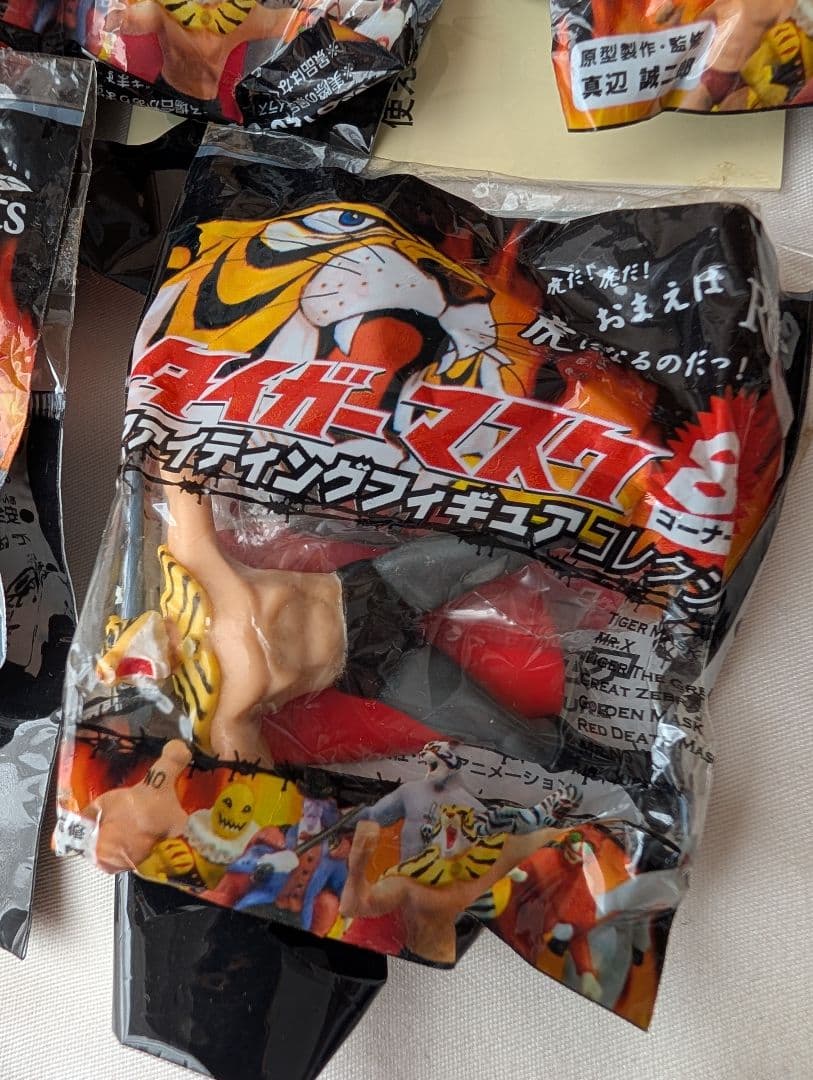 タイガーマスクフィギュア 11個セット + リラックマストラップ 30個以上