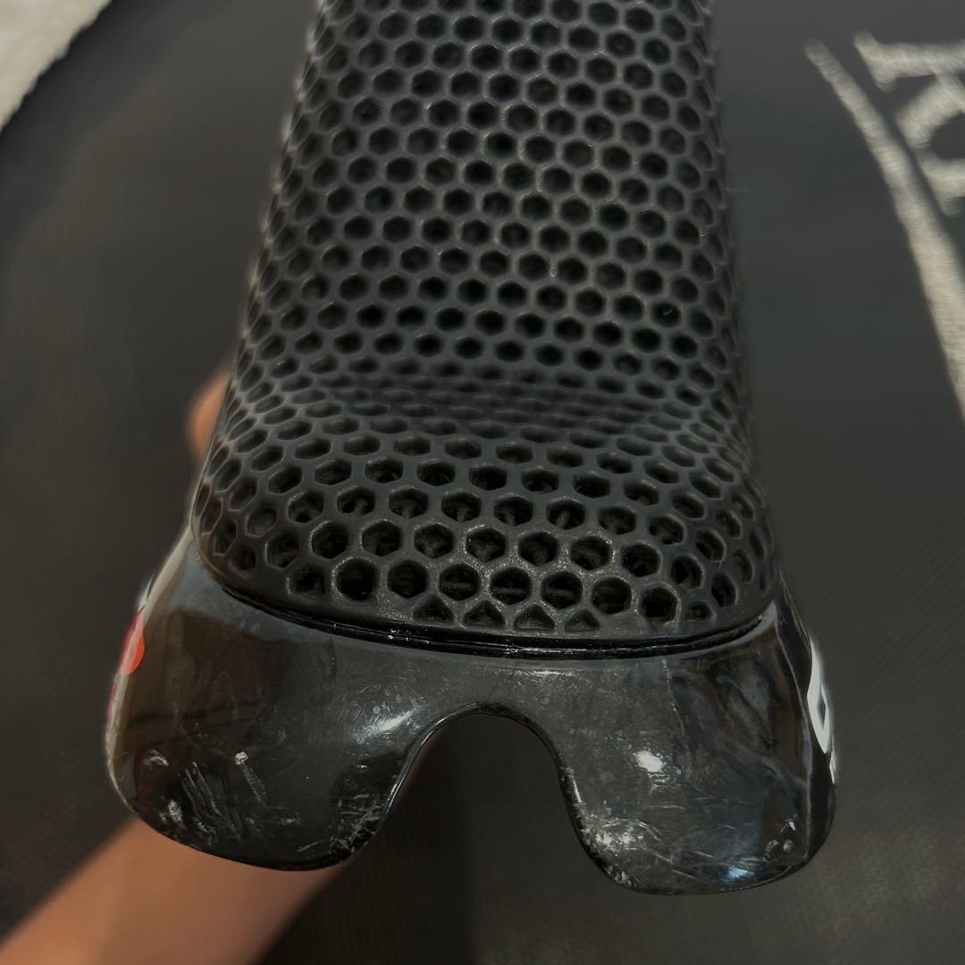 スノウ　ロックフィッシュ　GTR カーボンサドル