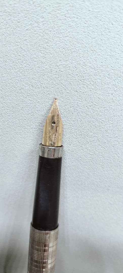 Parker　金色・銀色 ストライプ模様 万年筆