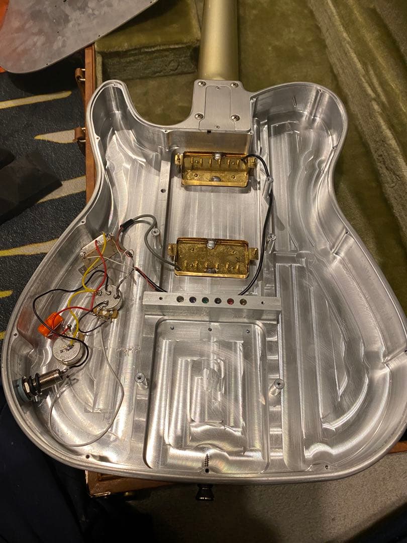 超激レア　history アルミボディ　ギター