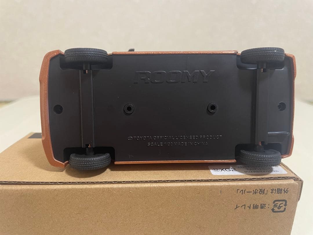 トヨタ ルーミー 1/30スケールミニカー オレンジ