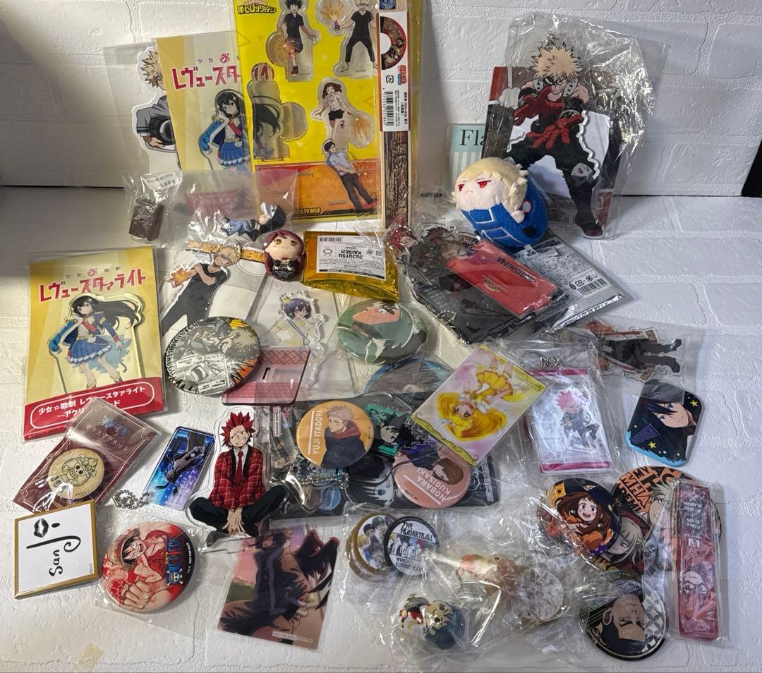 ノンジャンル　グッズまとめ売り　缶バッジ アクスタ　大量