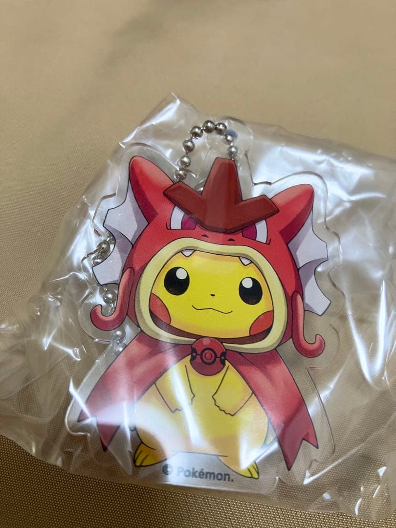 ピカチュウ　アクリルキーホルダー 8個セット