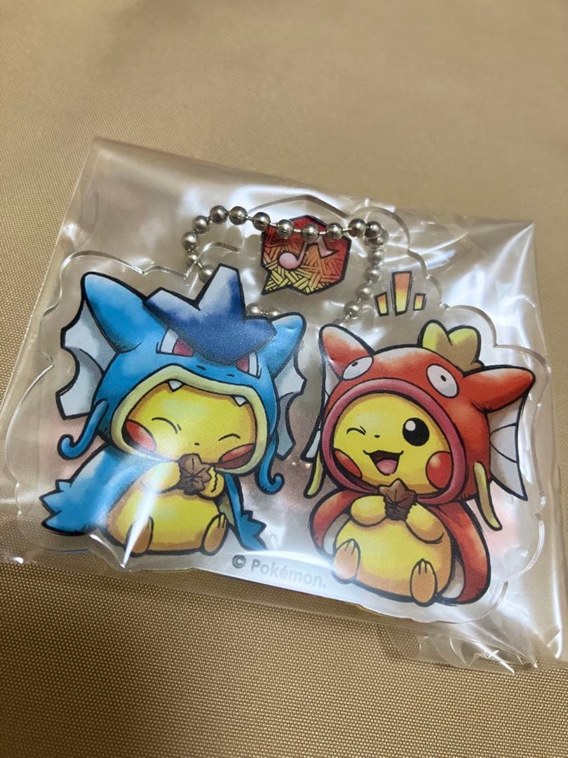 ピカチュウ　アクリルキーホルダー 8個セット