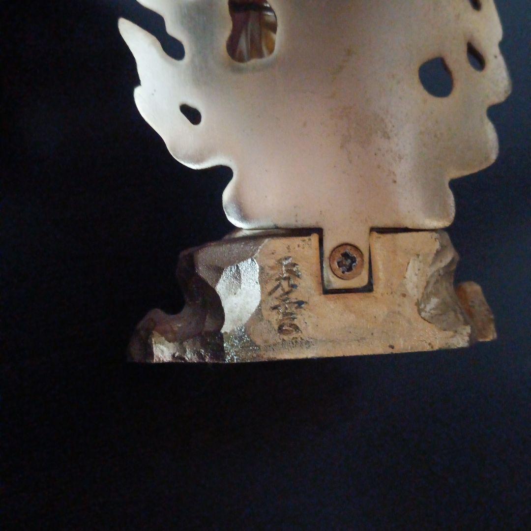 不動明王　金色の金属製仏像 炎のデザイン