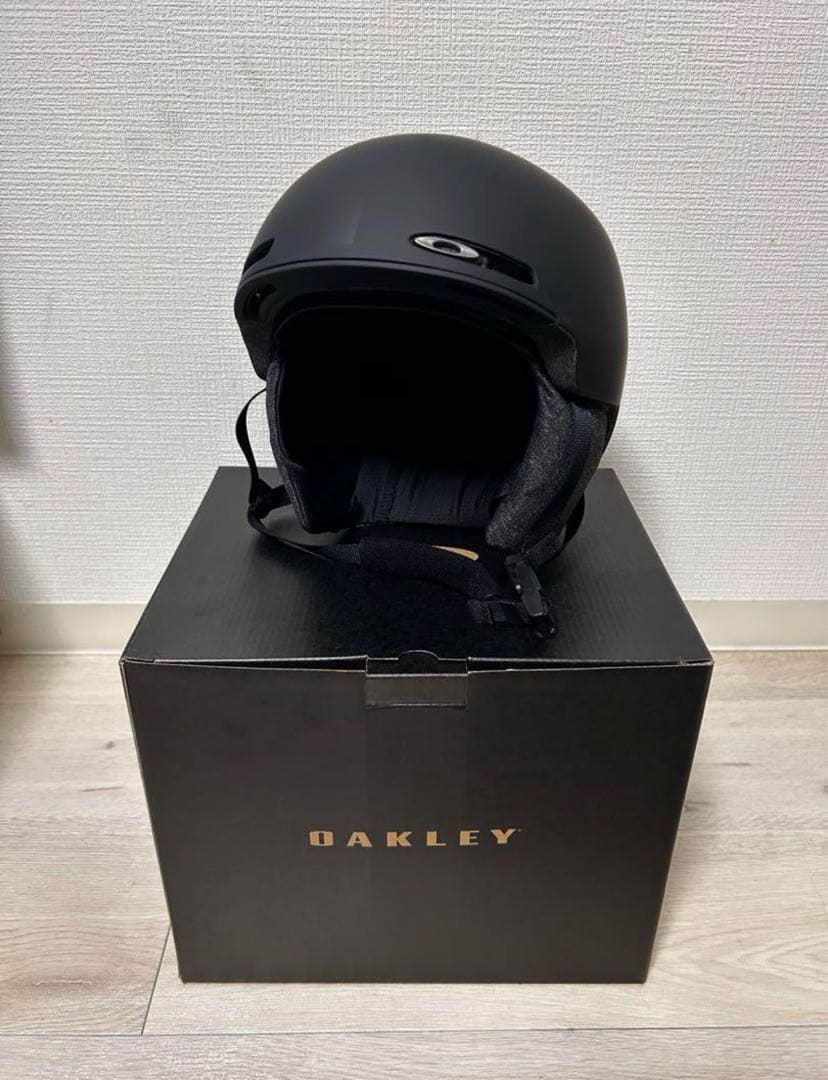 OAKLEY マットブラック ヘルメット MIPS技術搭載