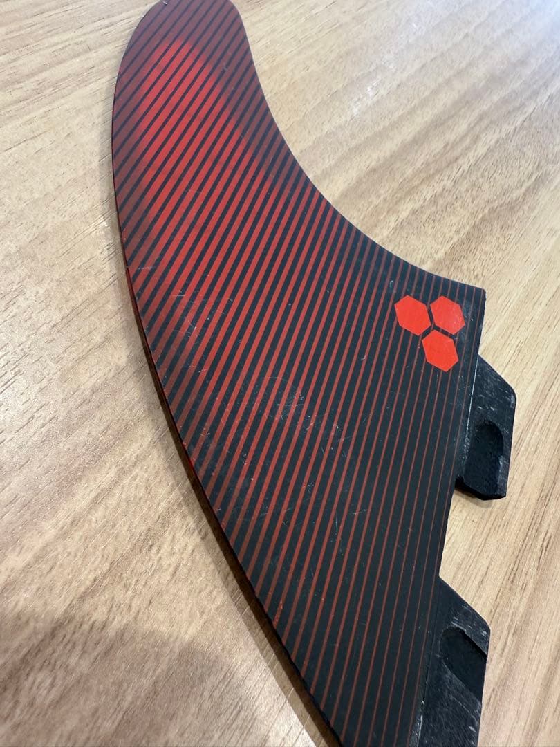 FCS 2トライフィン 赤/黒 アルメリックSサイズ