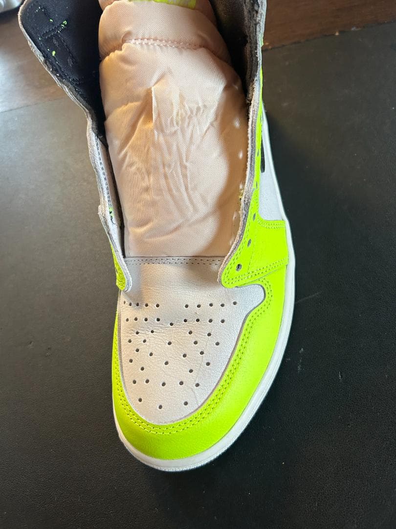 シューズ(男性用) NIKE AIR JORDAN 1 RETRO HIGH OG VOLT 702