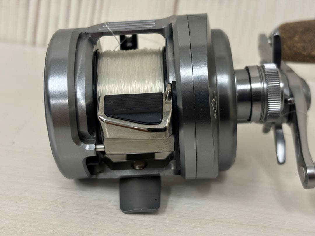 シマノ　19カルカッタコンクエストDC200 右巻き