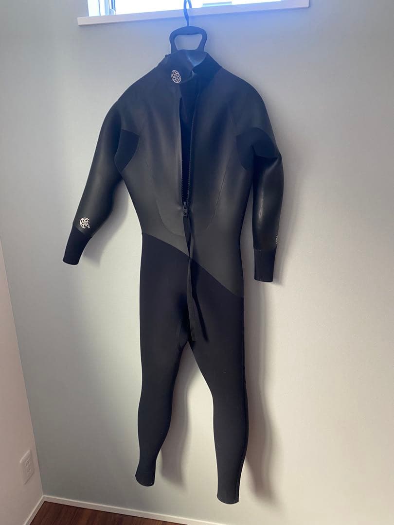 セミドライウェットスーツ　4/3mm