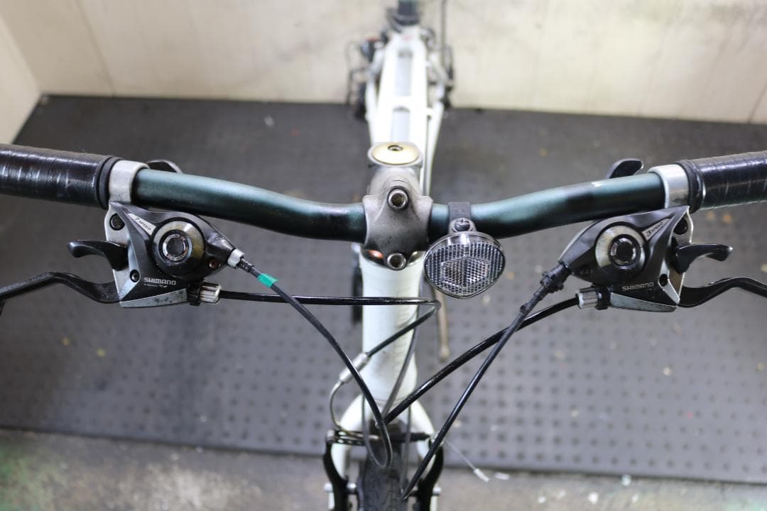 GIANT-MOMENTUM iNEED W-1 700C21速450mmクロス