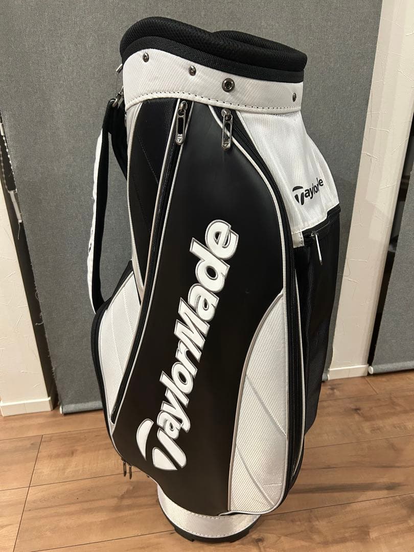 TaylorMade トゥルーライト　ゴルフバッグ