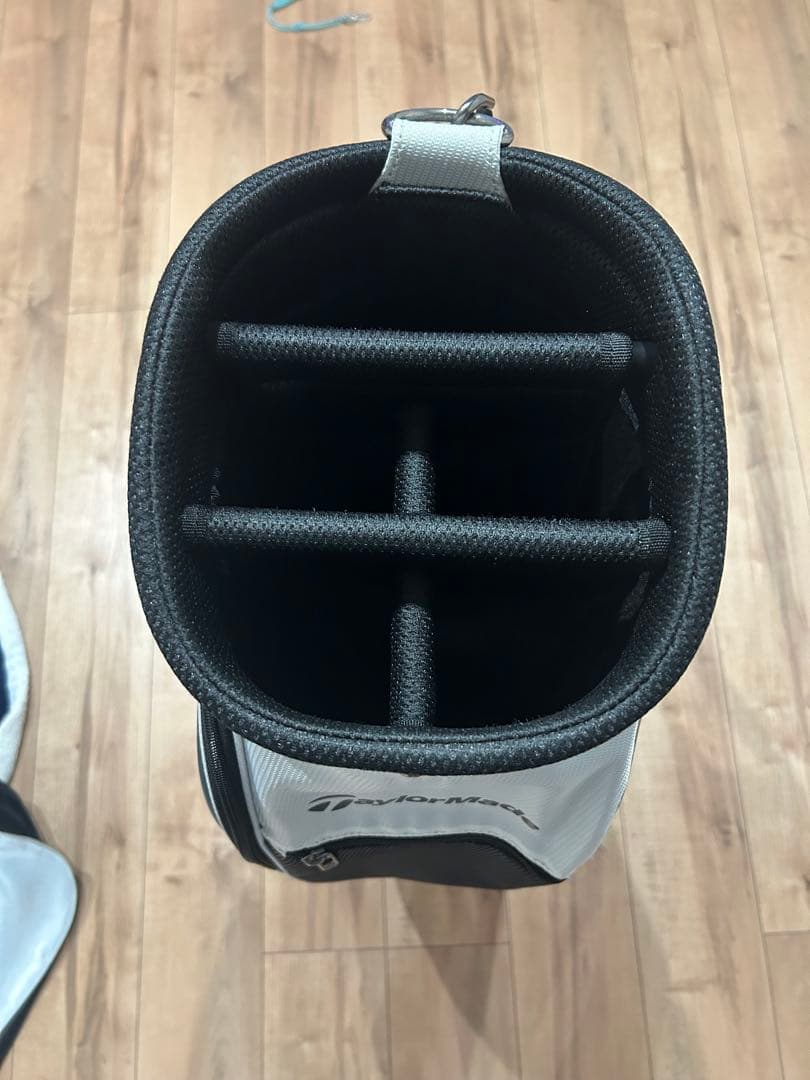 TaylorMade トゥルーライト　ゴルフバッグ