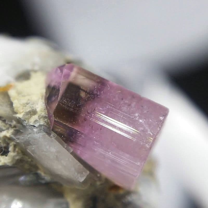 528 ピンクトパーズ トパーズ カトラン 結晶 母岩付 原石