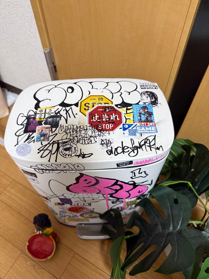グラフィティアートごみ箱チェケラ 値下げ叶