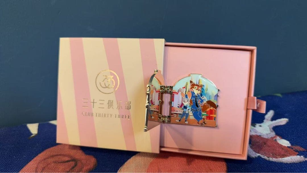 上海ディズニーランド正規品　ズートピア 33 豪華ピンバッジ限数品