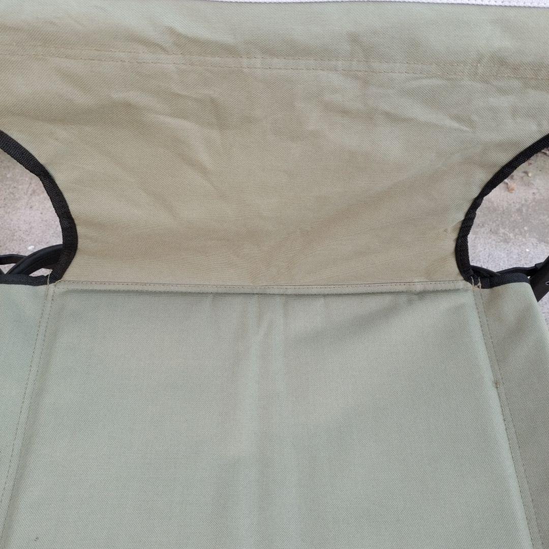 コールマンディレクターズチェア　2脚　薄いカーキ色