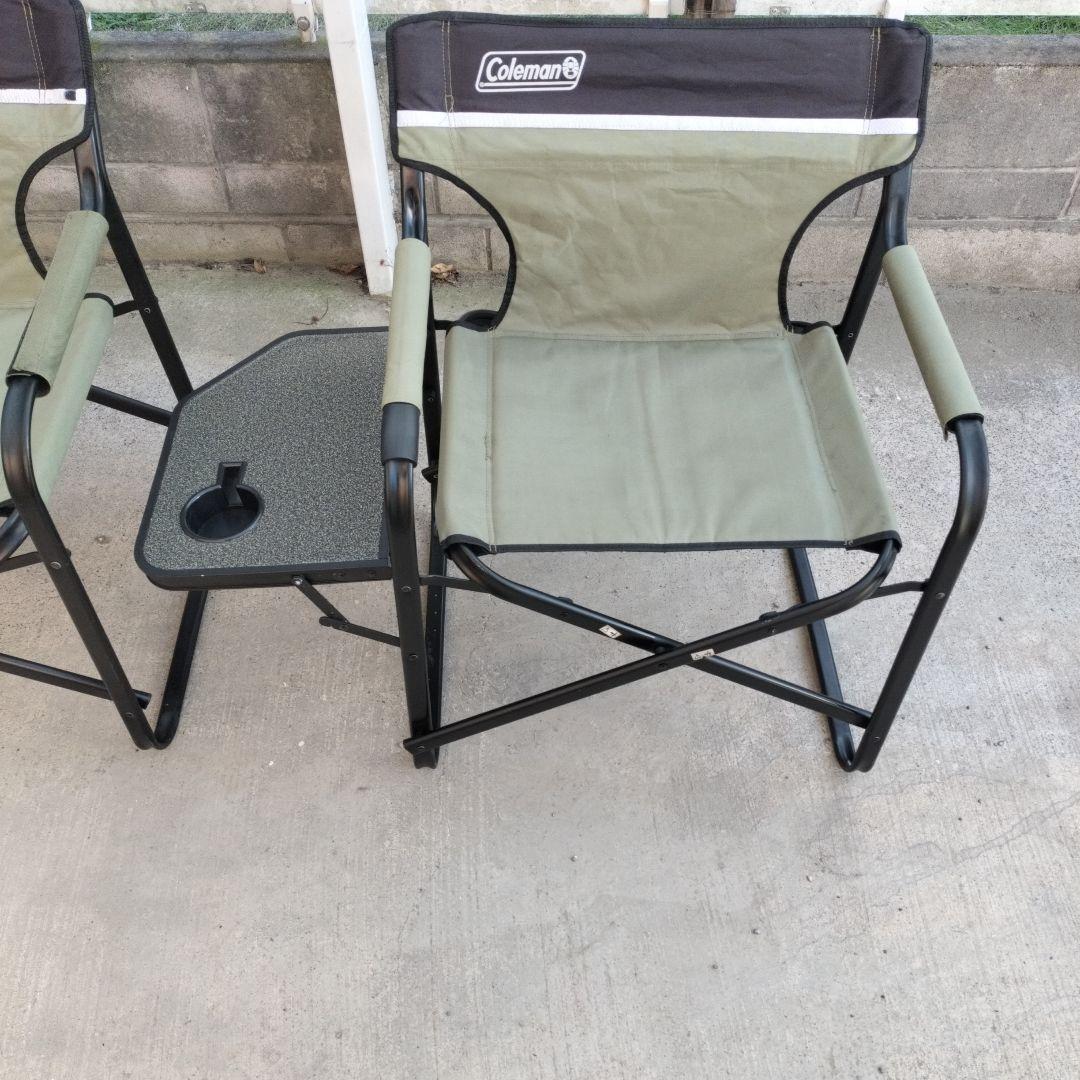 コールマンディレクターズチェア　2脚　薄いカーキ色