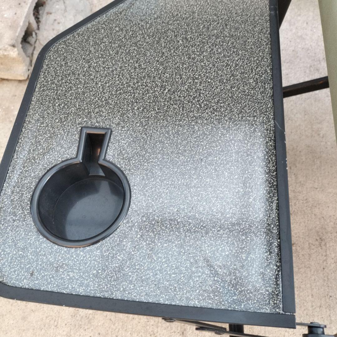 コールマンディレクターズチェア　2脚　薄いカーキ色