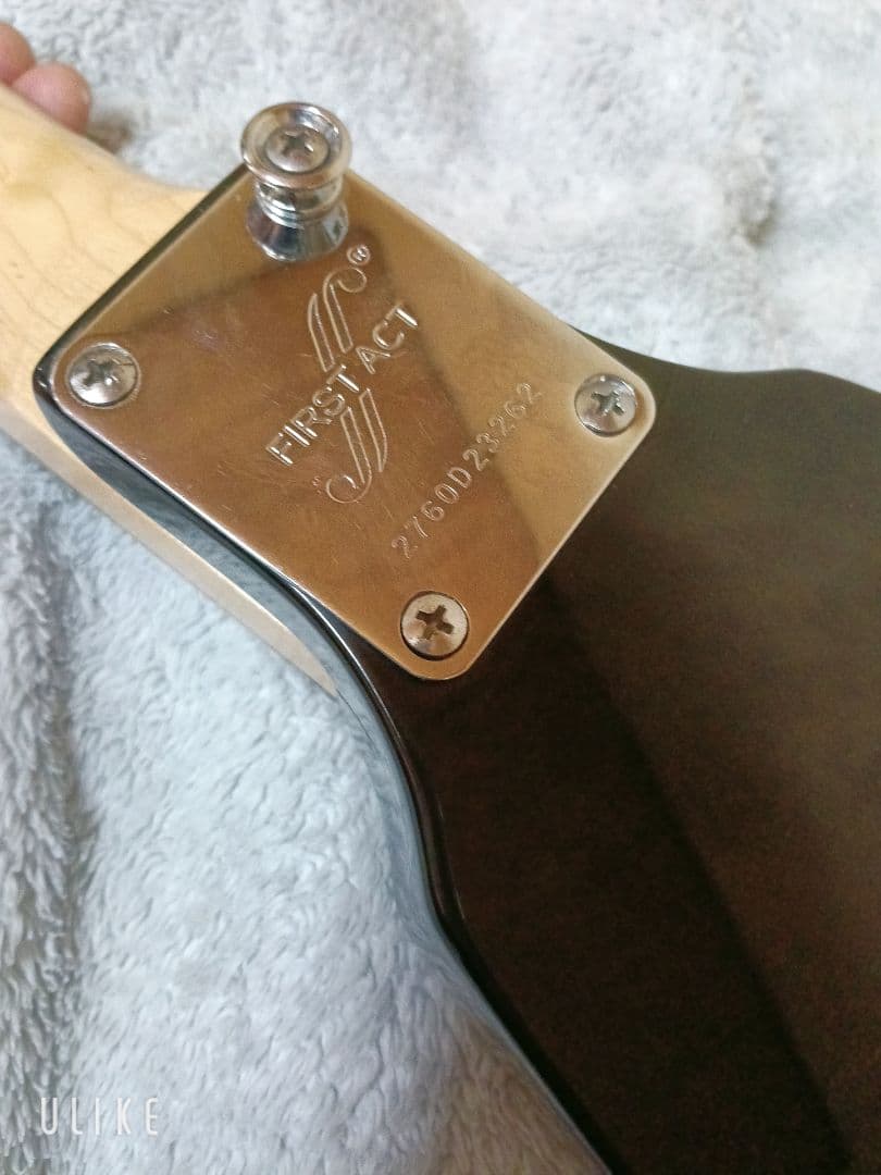 FIRST ACT フライングV