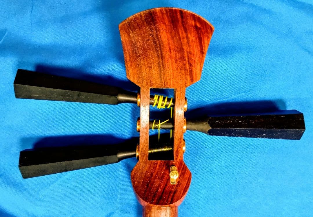 津軽三味線 東さわり 2940g 棹幅31.5ミリ　表皮張り替え済　ケース付