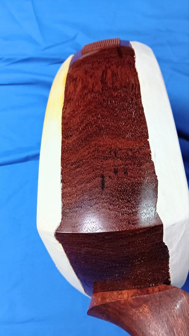 津軽三味線 東さわり 2940g 棹幅31.5ミリ　表皮張り替え済　ケース付