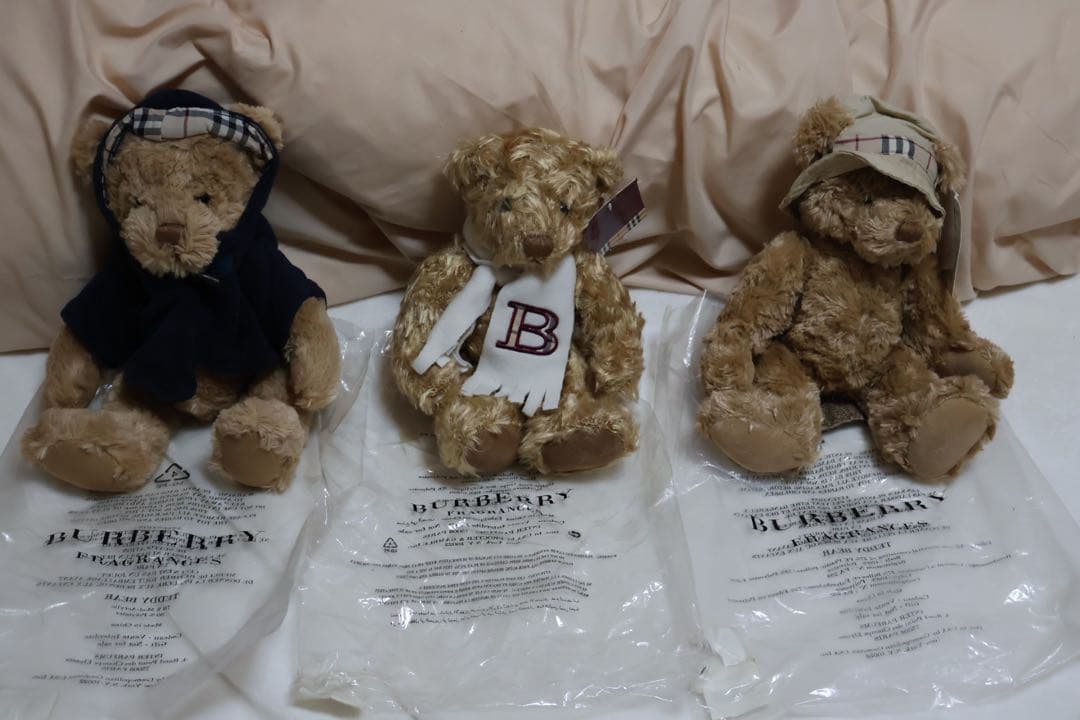 【希少・非売品】バーバリー（BURBERRY）テディベア 3体セット／限定