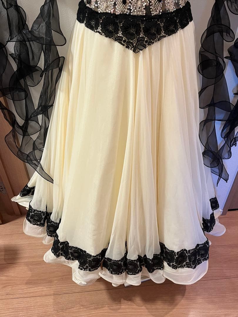 社交ダンス　ドレス ジャンティ クリーム　黒　ブラック　スタンダードドレス