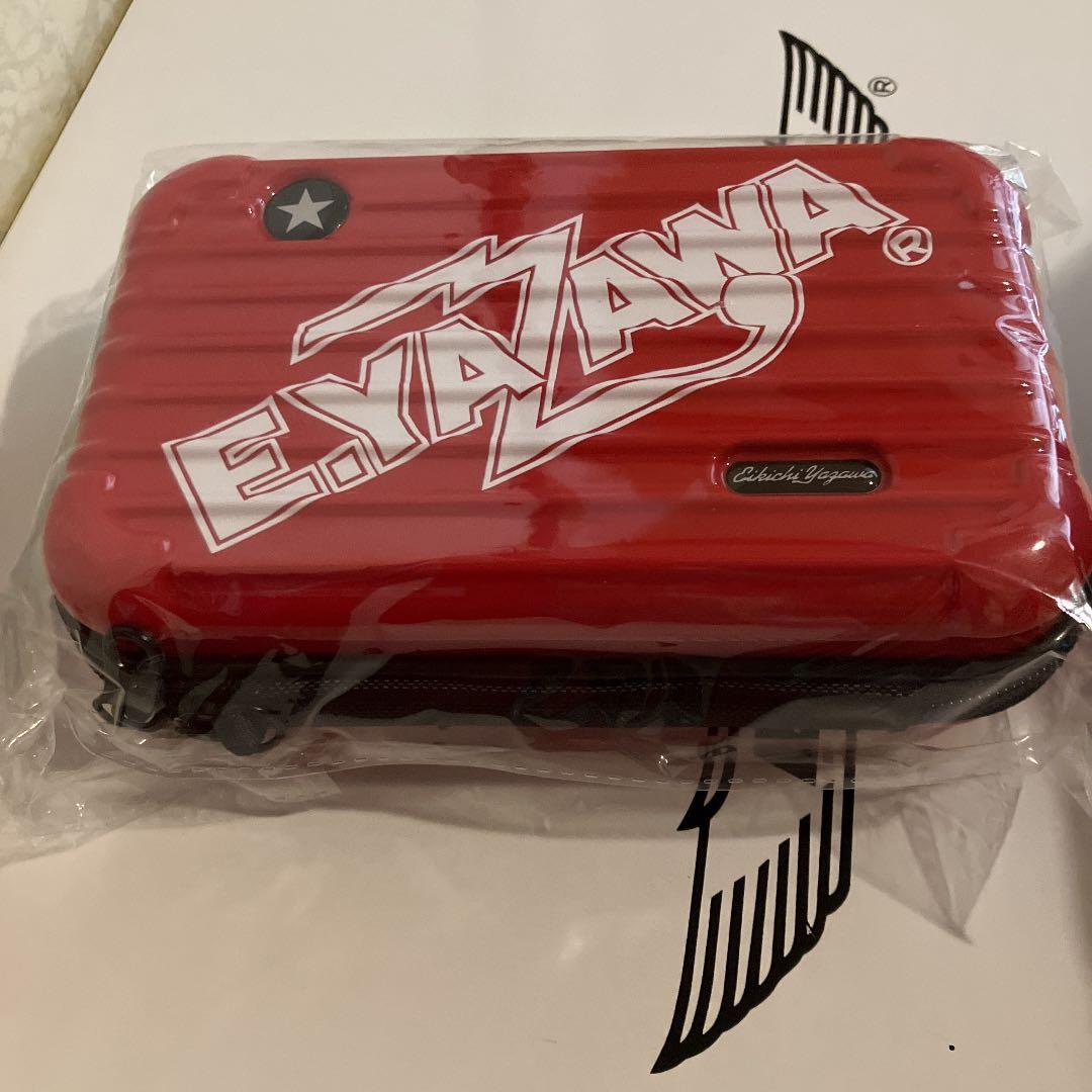 ハードトラベルポーチ　新品未使用　赤　星　ロゴ