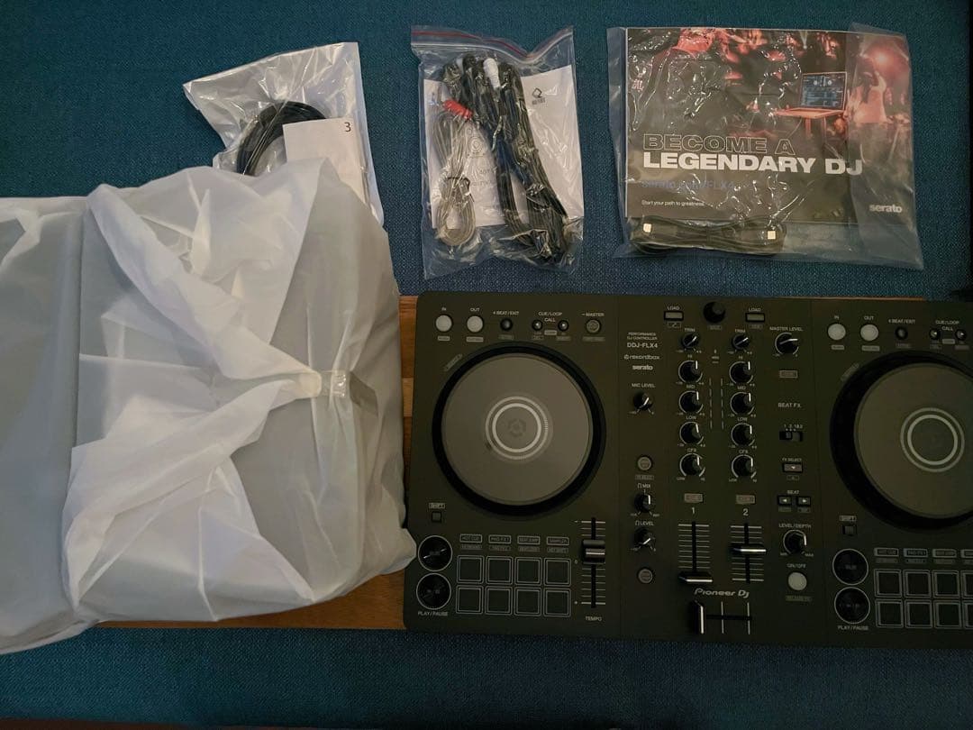 新品・送料込　DDJ-FLX4 スピーカーもセットです