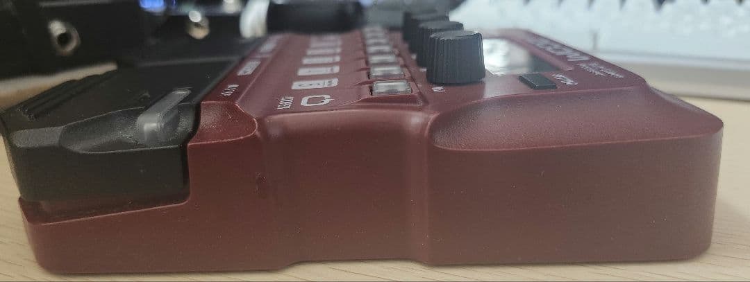 ZOOM B1 Four マルチエフェクター（箱付き）