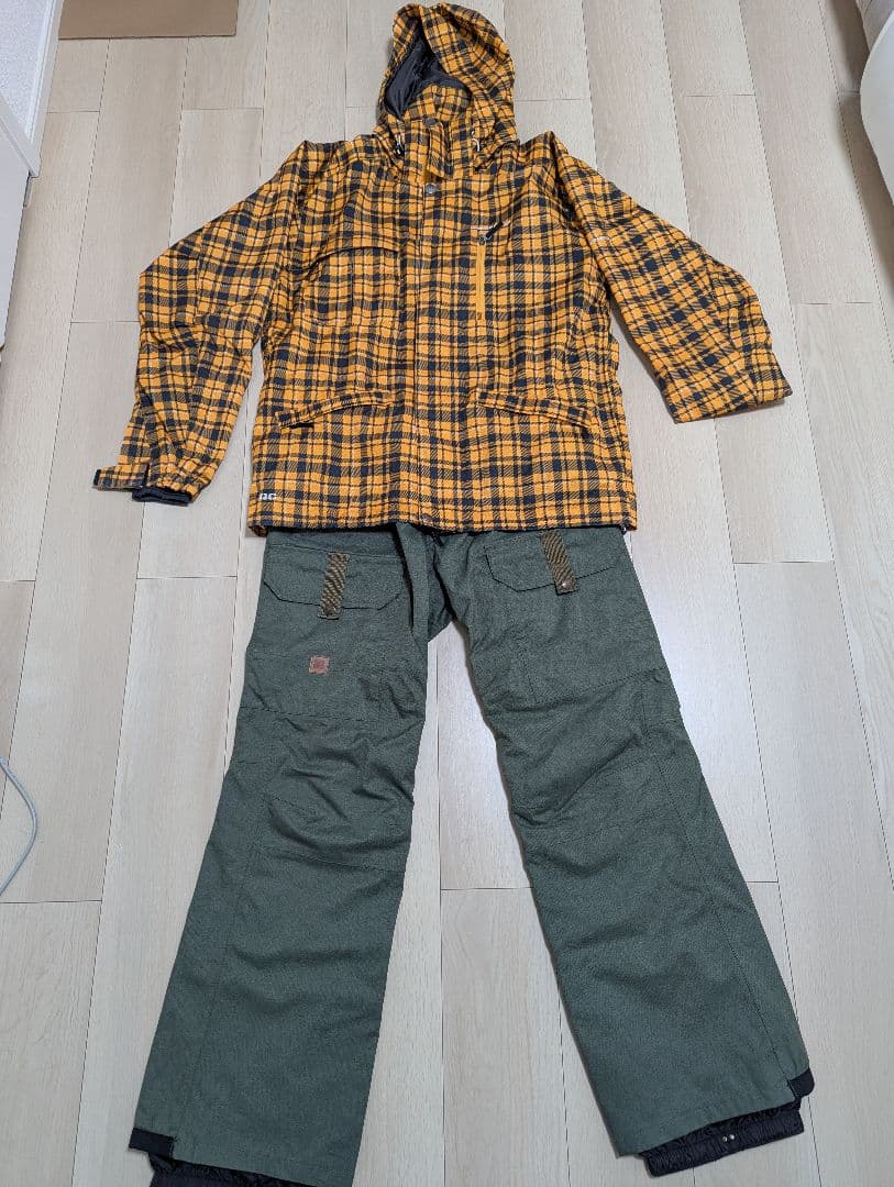 スノーボード用オレンジチェックジャケットとパンツセット