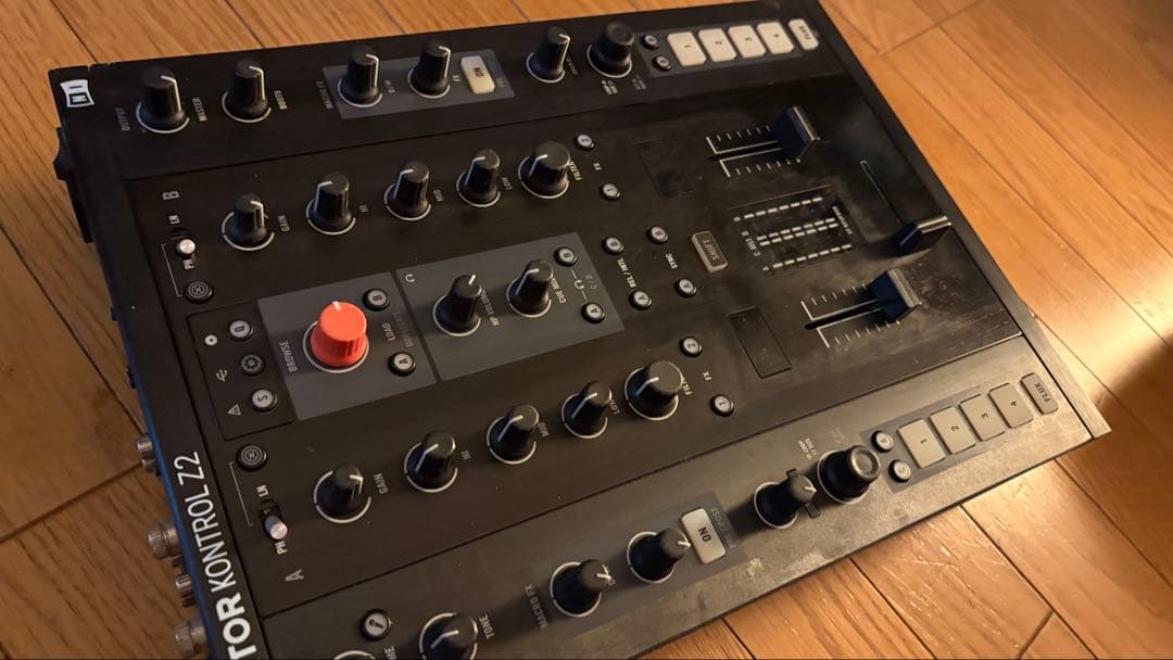 TRAKTOR KONTROL Z2 DJミキサー