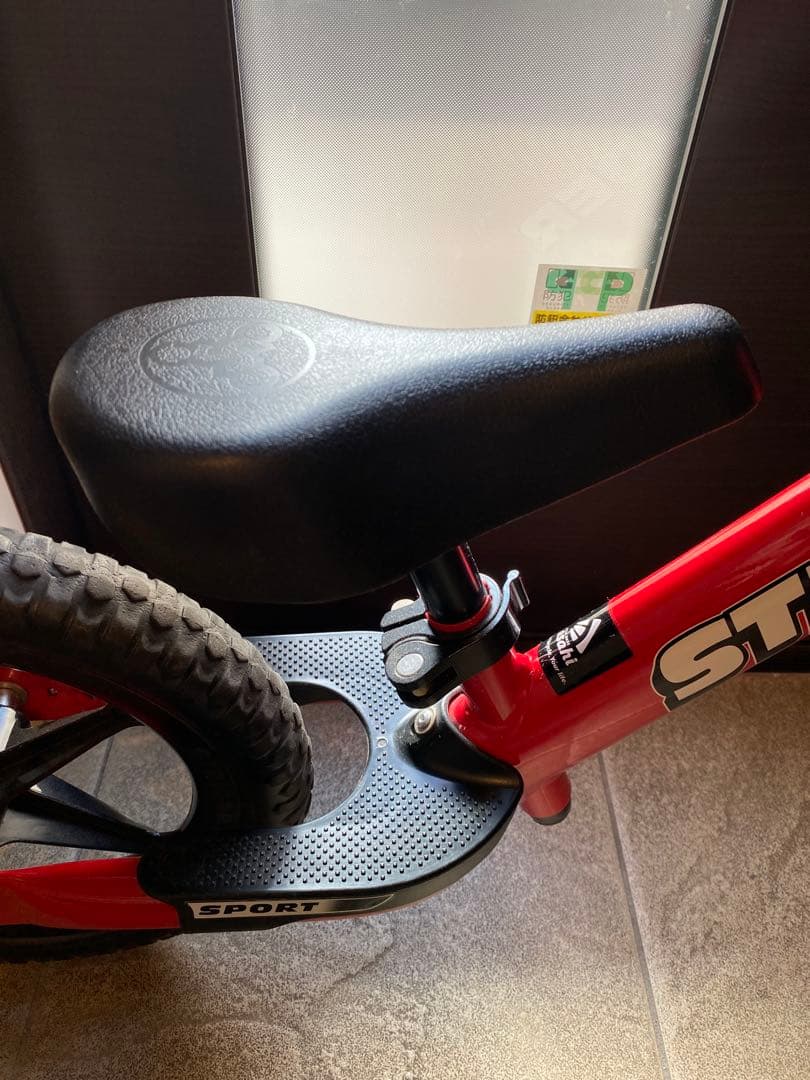 ひよこ　ストライダー STRIDER レッド