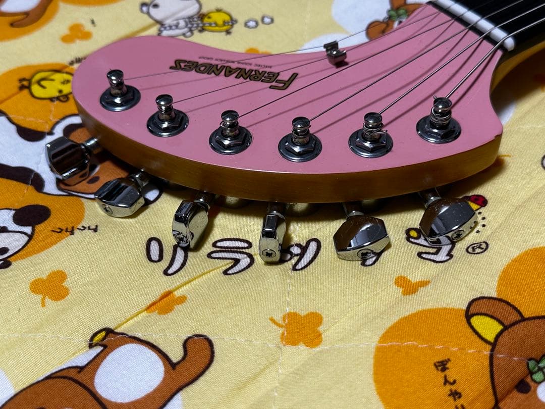 フェルナンデスZO-3 ピンク エレキギター スピーカー内蔵