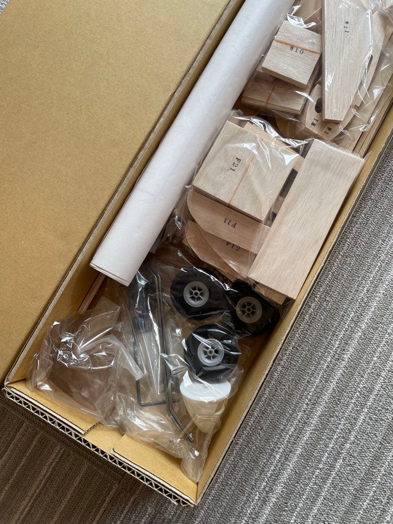 ノスタルジック•オリジナル飛行機組立てキット　高翼機スタイル