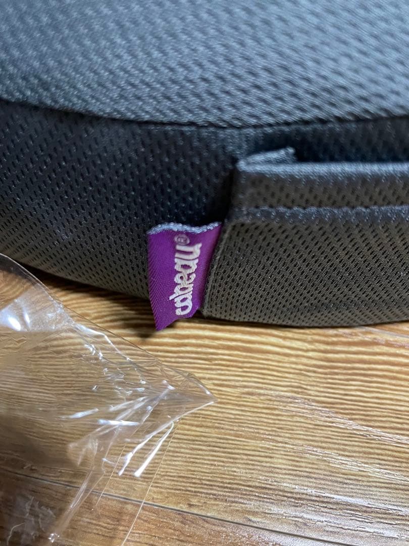 Cabeau ネックピロー　2セット　収納ケース付き