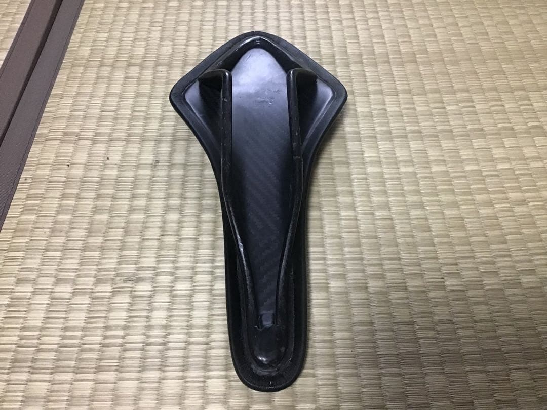 フィジーク FiZik Arione カーボンサドル ブラック