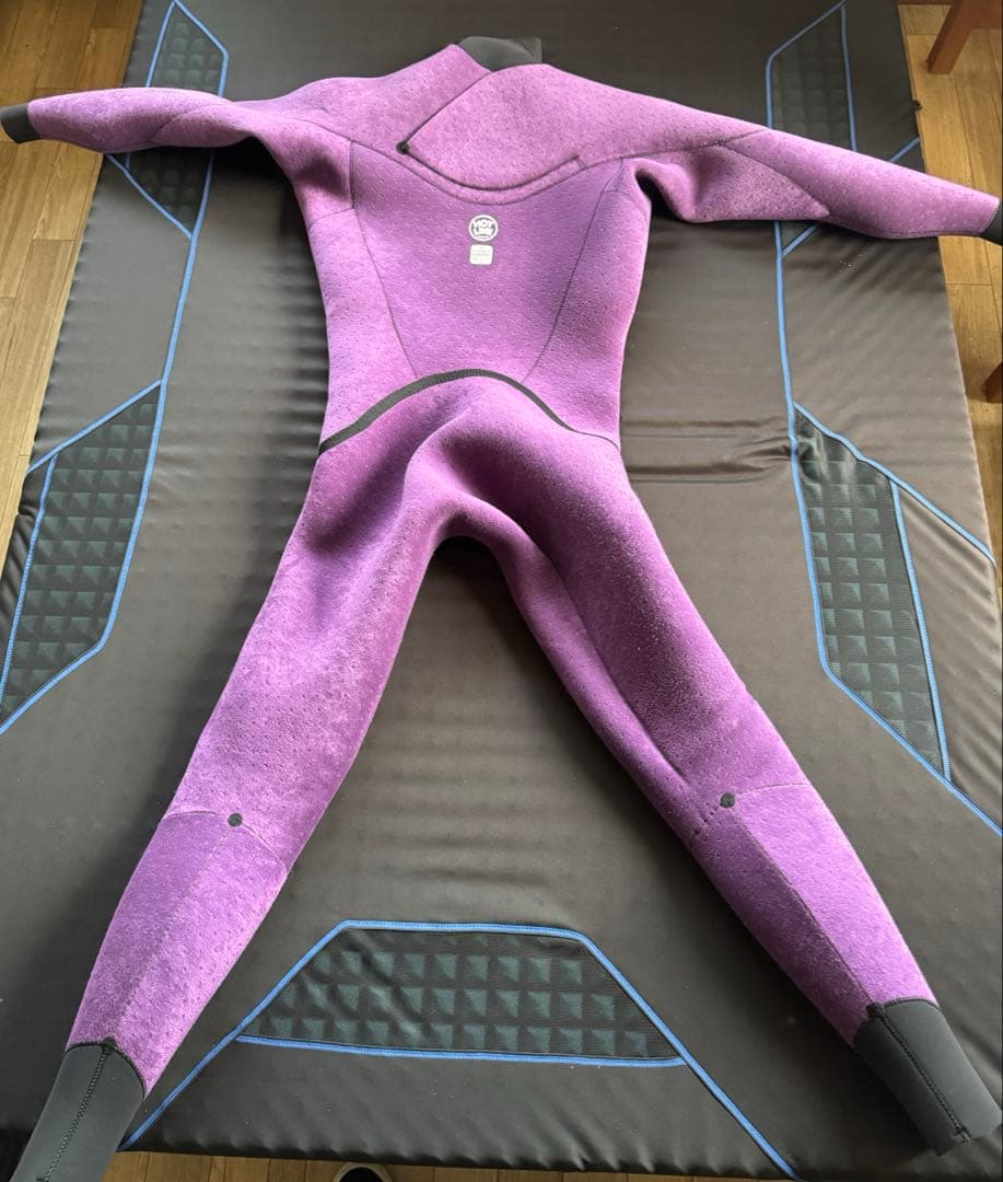 美品HOTLINE 5/3セミドライウェットスーツ