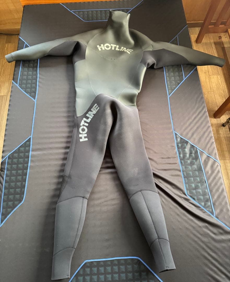 美品HOTLINE 5/3セミドライウェットスーツ