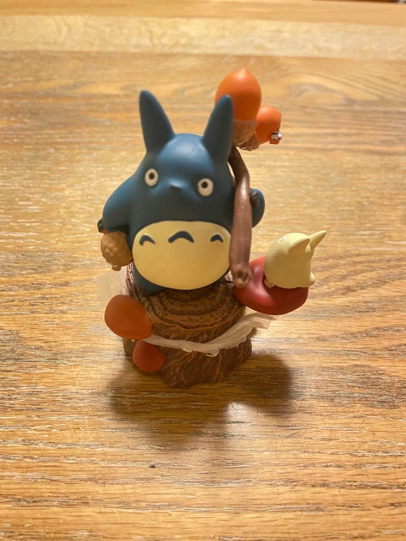 トトロ　置き物　どんぐりよいこらせ