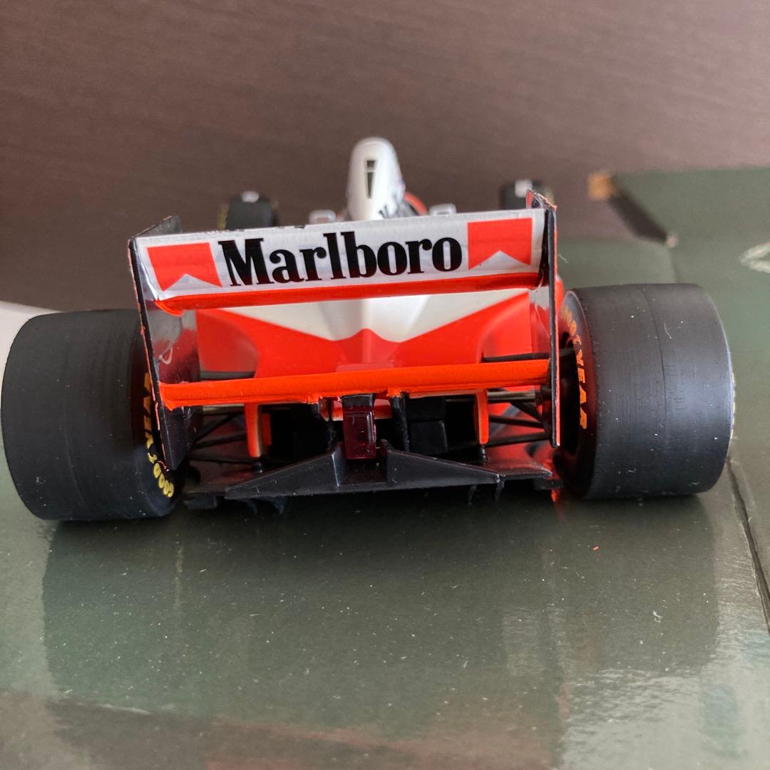 ミニカー Marlboro McLaren Peugeot MP 4/9 1/18