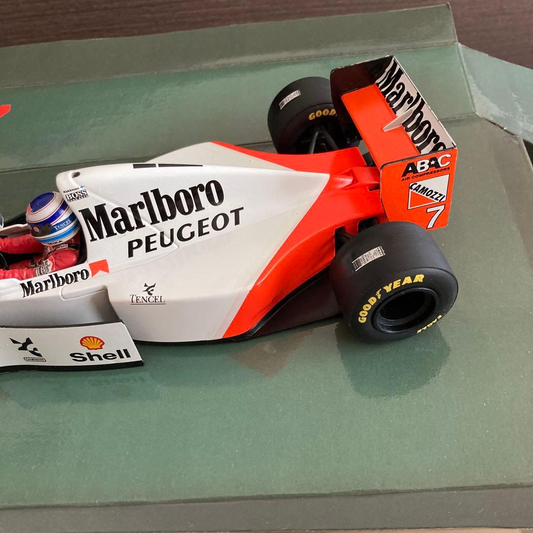 ミニカー Marlboro McLaren Peugeot MP 4/9 1/18